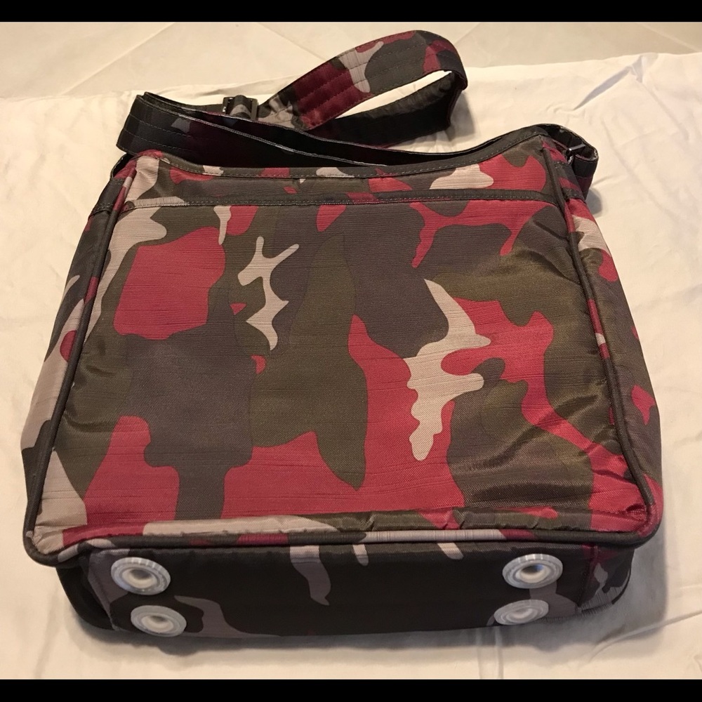 Lug Hopscotch hard to find brushed cranberry Camo NWOT - Picture 2 of 3
